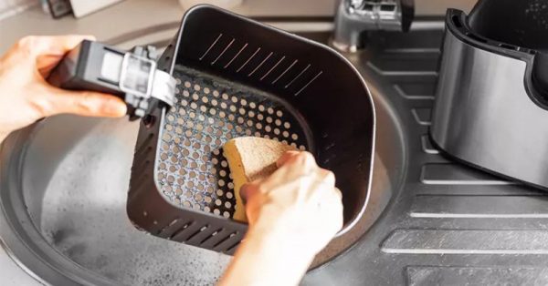 Nồi chiên không dầu bị rỉ sét: Có nguy hiểm không và cách xử lý tại nhà 2 Việc bảo quản nồi ở nơi thông thoáng, khô ráo là rất quan trọng để hạn chế rỉ sét phát sinh