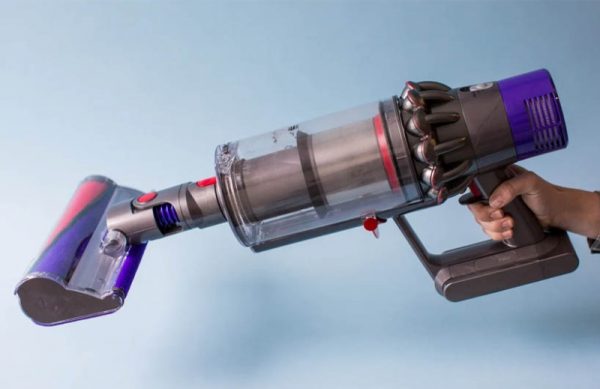 Hướng dẫn sửa máy hút bụi cầm tay và xử lý lỗi thường gặp 5 Không vệ sinh bộ lọc và hộp bụi định kỳ khiến máy hút bụi nhanh yếu và giảm tuổi thọ.