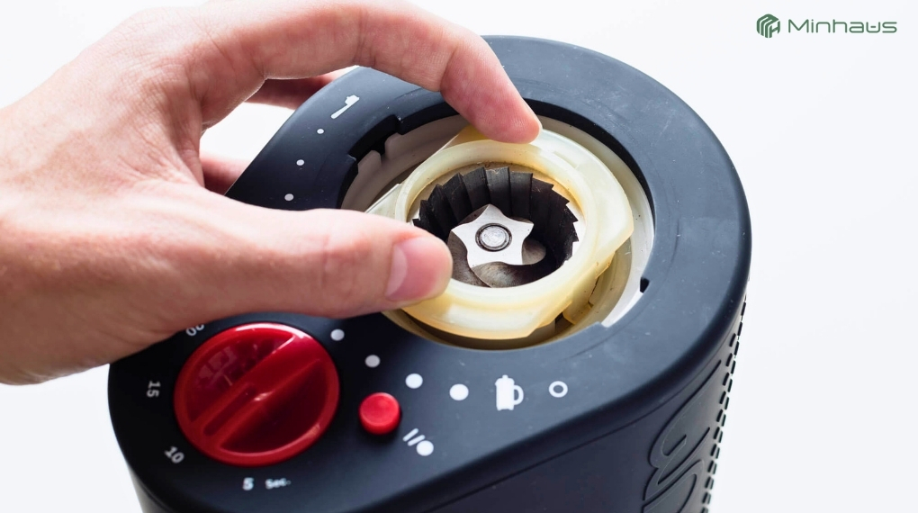 Các loại máy xay cafe hạt phổ biến hiện nay (cập nhật năm 2026) 2 Máy xay cafe dạng cối xay (burr)