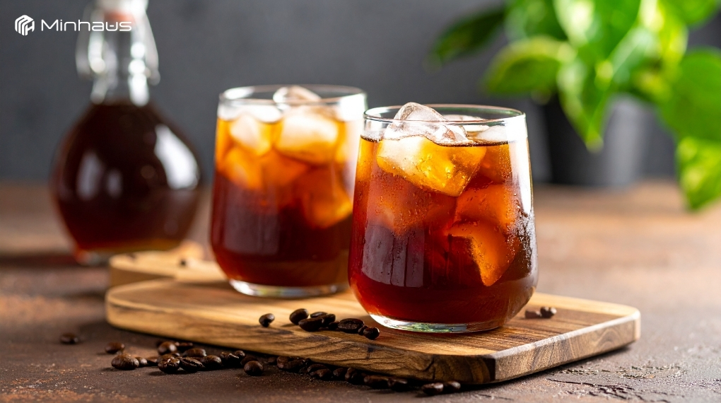 Cách pha cafe cold brew bằng máy pha cà phê chuẩn vị tại nhà 1 Ly cold brew nổi bật với vị ít đắng, ít axit, phù hợp với những người muốn thưởng thức cà phê dễ uống