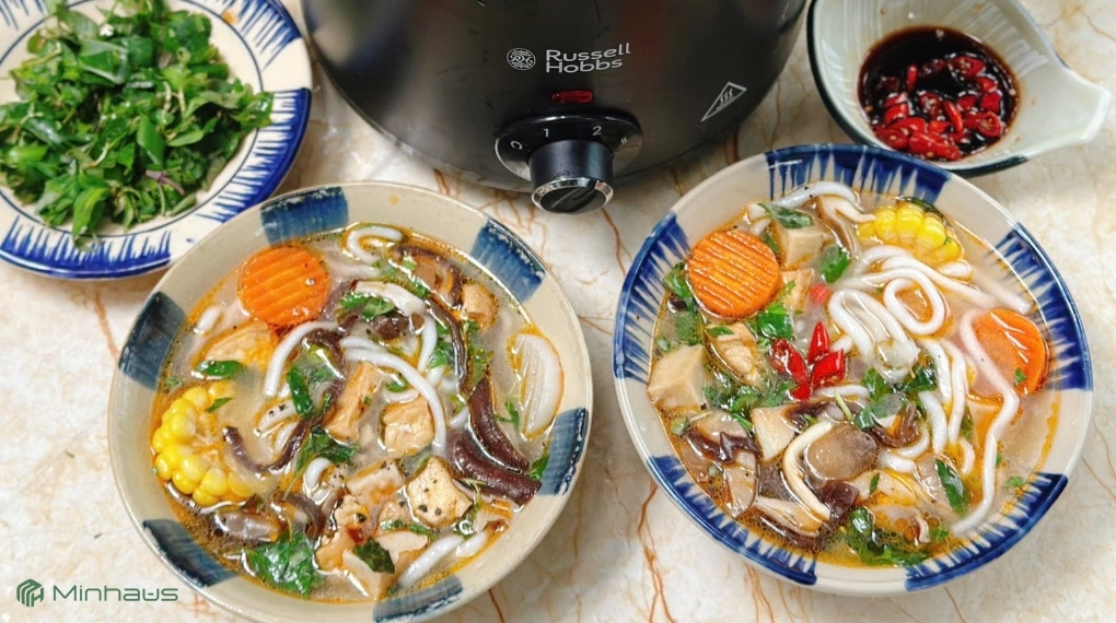 Nồi nấu chậm dùng để làm gì? Mẹo nấu ăn ngon bạn cần biết 5 Nồi nấu chậm còn thích hợp để hầm xương và ninh nước dùng