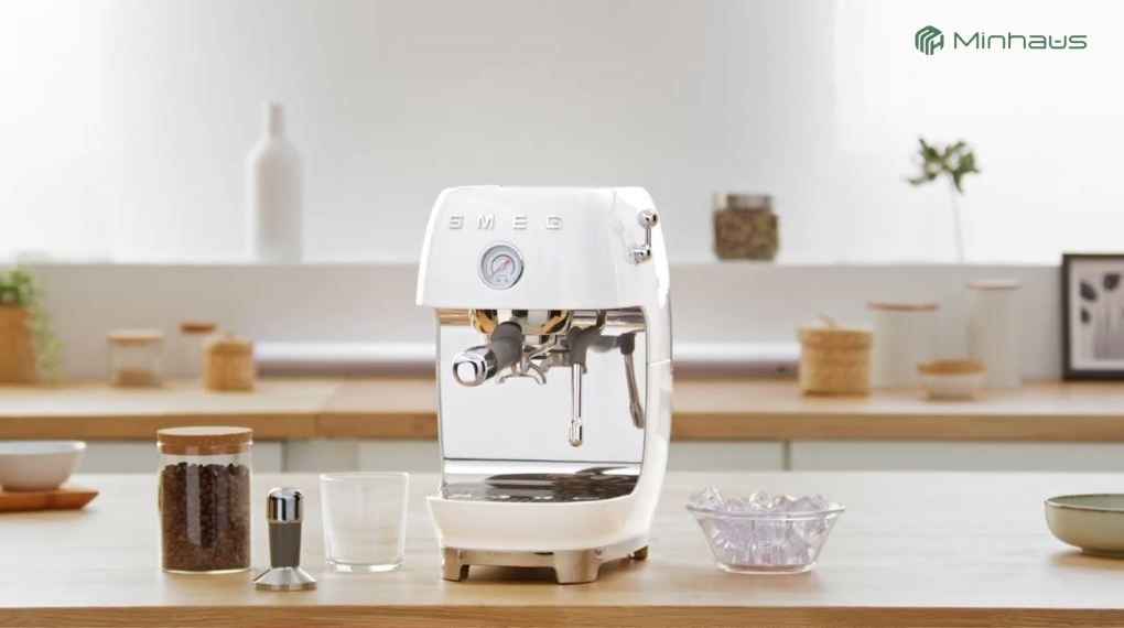 Có nên mua máy pha cafe cold brew hay chỉ cần bình ủ cà phê? 8 Máy pha cafe cold brew Smeg ECF03 sẽ phù hợp với những ai uống cà phê thường xuyên
