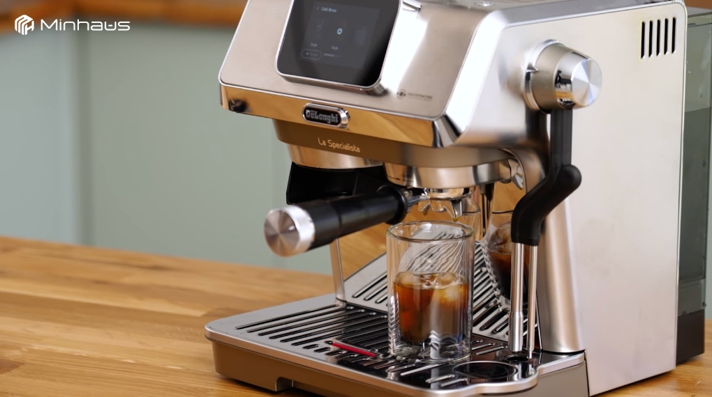 Cách pha cafe cold brew bằng máy pha cà phê chuẩn vị tại nhà 2 Việc pha cold brew bằng máy pha cà phê còn mang đến sự chủ động và tiện lợi