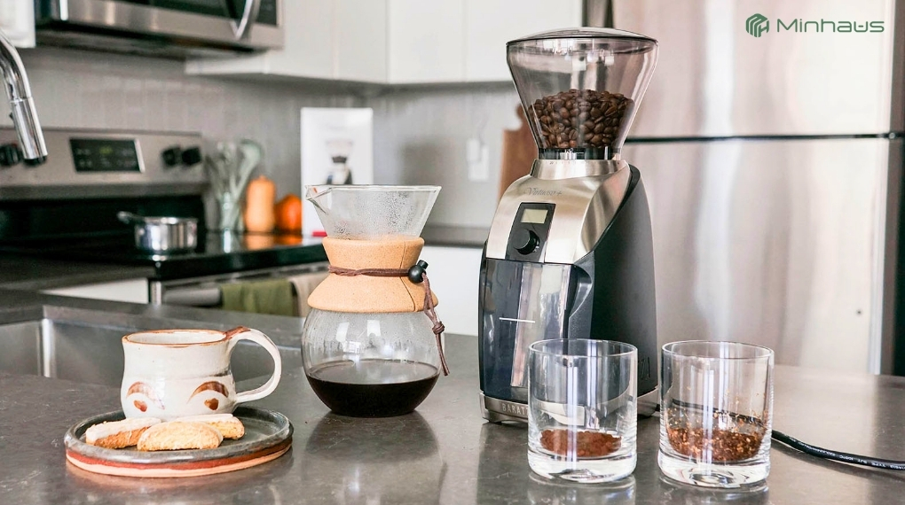 12 câu hỏi thường gặp về máy xay hạt cà phê trước khi mua 2 Máy xay cà phê giúp người dùng luôn có cà phê xay mới tại nhà, dễ dàng tùy chỉnh độ mịn phù hợp với nhiều phương pháp pha chế khác nhau.