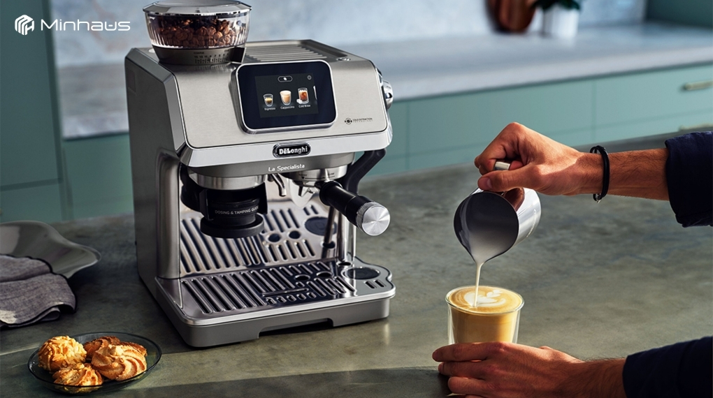 Máy pha capuchino và espresso: Khác nhau ở điểm nào? 3 Máy pha capuchino được tích hợp bộ phận làm nóng sữa và tạo bọt sữa chuyên biệt