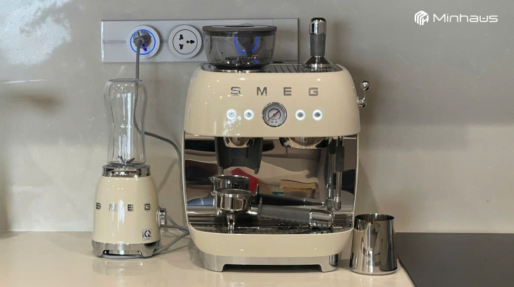 Máy pha cafe capuchino gia đình tốt nhất năm 2026 - Top 5 thương hiệu đáng mua 69 Máy pha cà phê bán tự động EGF03 được nhiều người ưa chuộng vì thiết kế đẹp, pha ngon và có nhiều tính năng thông minh