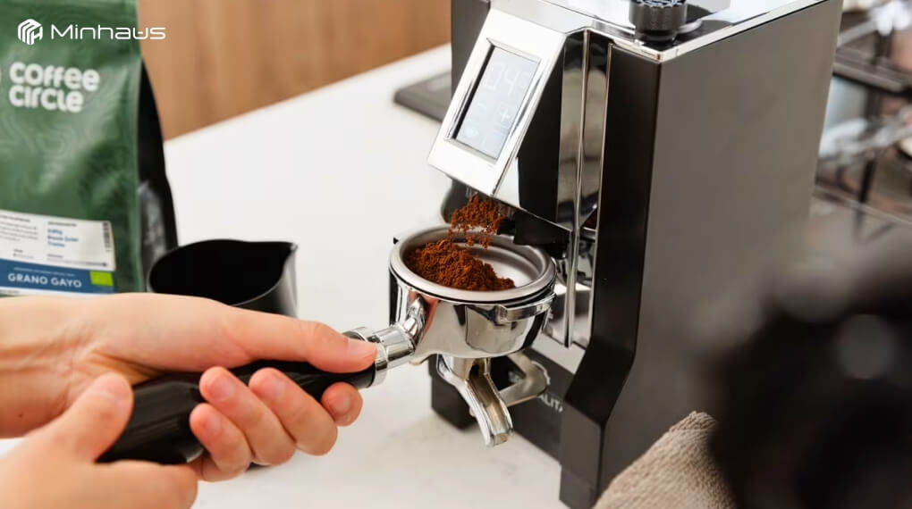 Top 7 máy xay cà phê hạt tốt nhất đáng mua hiện nay và đánh giá chi tiết 1 Máy xay cà phê hạt là thiết bị chuyên dụng để nghiền hạt cà phê