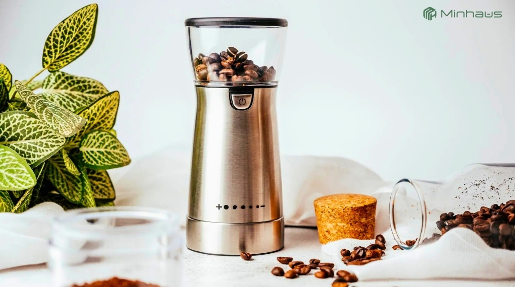 Máy xay cafe hạt là gì? Có cần khi dùng máy pha cà phê? 1 Máy xay cafe hạt là thiết bị dùng để xay hạt cà phê rang thành bột trước khi pha