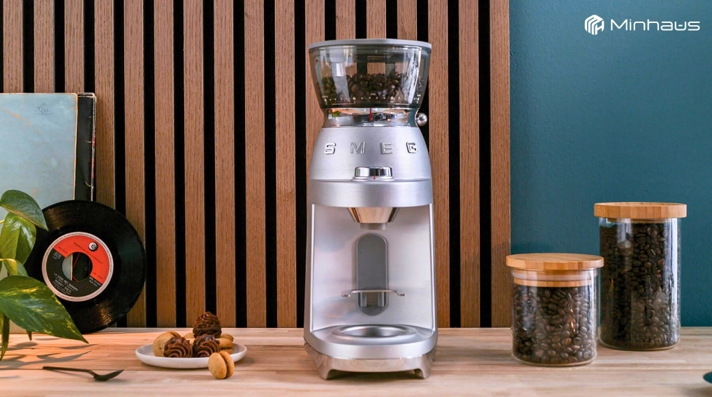 Máy xay cafe hạt là gì? Có cần khi dùng máy pha cà phê? 8 Máy xay cafe hạt Smeg CGF01