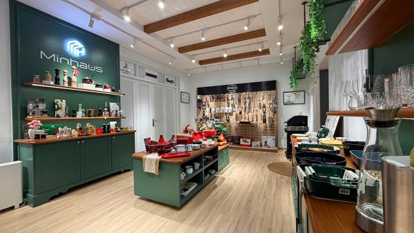 Showroom Bán Máy Pha Cà Phê Tại TPHCM Chính Hãng 1 Showroom Minhaus tại TPHCM trưng bày máy pha cà phê Bosch, Siemens EQ, De'Longhi, Smeg chính hãng