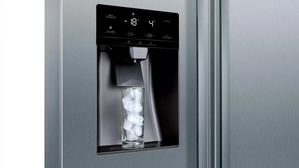 Cách làm đá tủ lạnh Bosch: hướng dẫn từng bước và khắc phục khi tủ không ra đá 3 Bảng điều khiển cảm ứng tủ lạnh Bosch Side-by-Side với nút Ice Maker On/Off
