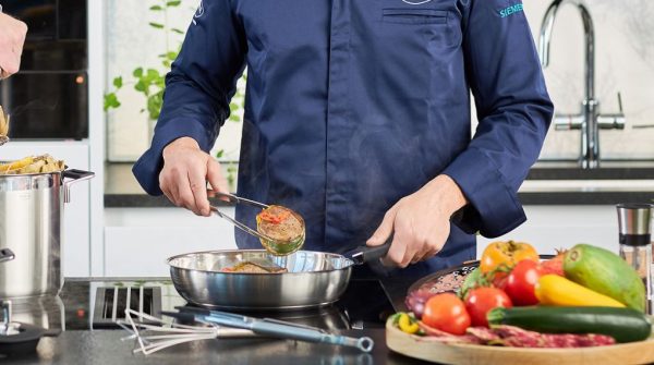 Thử ngay cách làm chả giò rế không ngấy dầu cực đơn giản 9 Chảo inox Rösle Silence Pro