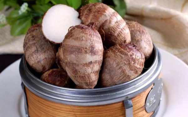 Thử ngay cách làm chả giò rế không ngấy dầu cực đơn giản 2 Củ khoai môn lộ rõ các vân tím đan xen