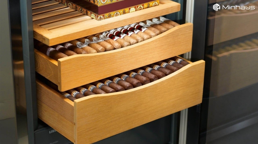 Các tiêu chí quan trọng khi chọn tủ cigar mà bạn không thể bỏ qua 6 Khoang chứa gỗ tuyết tùng Tây Ban Nha của tủ cigar Liebherr ZKES 453