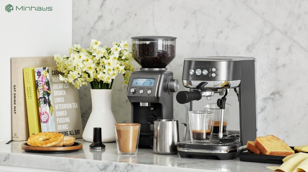 Cách bảo quản cà phê bột đúng cách để giữ hương thơm lâu hơn 7 Xay cà phê ngay trước khi pha luôn giúp hương vị rõ hơn và tươi hơn