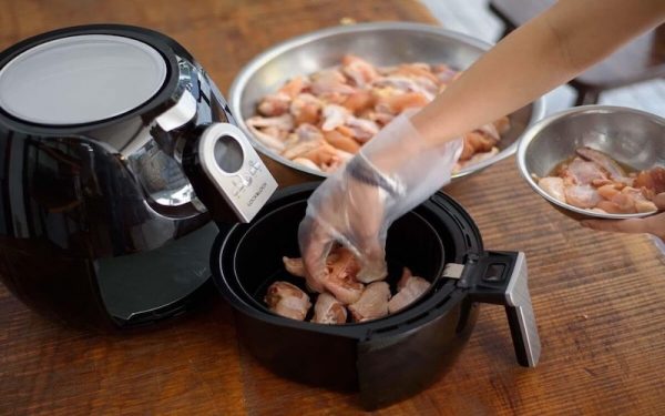Gà nướng nồi chiên không dầu: 3 công thức da giòn, thơm ngon 4 cách nướng gà nguyên con trong nồi chiên không dầu từng bước chi tiết