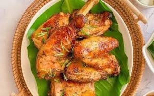 Gà nướng nồi chiên không dầu: 3 công thức da giòn, thơm ngon 5 đĩa gà nướng nồi chiên không dầu trình bày đẹp cho bữa ăn gia đình