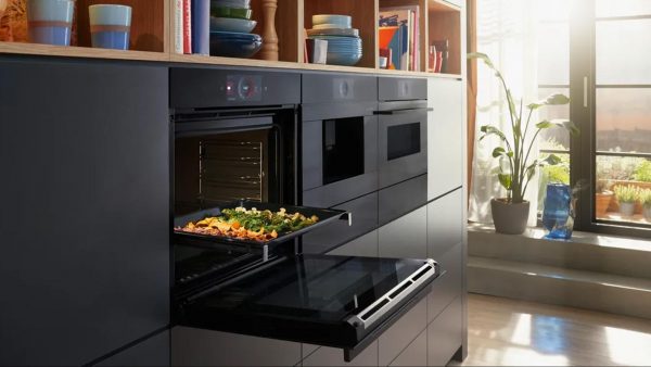 Tìm Hiểu Về Lò Nướng Đối Lưu Bosch Và Công Nghệ 4D HotAir 2 Lò nướng Bosch âm tủ Series 8 tích hợp hoàn hảo vào hệ thống tủ bếp hiện đại — thiết kế Đức sang trọng