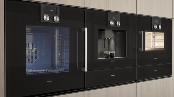Lò nướng Gaggenau: Đẳng cấp Đức cho bếp cao cấp 2026 7 Thiết kế không tay nắm mang tính tương lai — Cửa tự động mở nhẹ nhàng chỉ bằng một cái chạm khẽ vào màn hình.