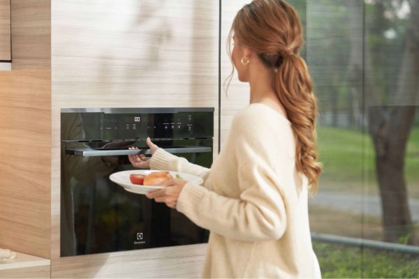 Lò vi sóng có nướng Bosch – Dòng nào phù hợp? 5 So sánh hướng dẫn chọn lò vi sóng có nướng Bosch BEL Series 6 hay CMG Series 8