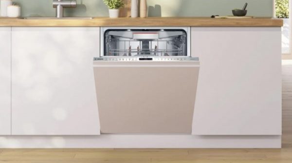 So Sánh Máy Rửa Bát Âm Tủ Và Độc Lập: Nên Chọn Loại Nào Cho Bếp Nhà Bạn? 1 Máy rửa bát âm tủ (trái) hòa vào tủ bếp liền mạch, trong khi máy độc lập (phải) đứng tự do linh hoạt