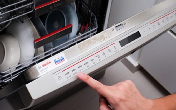 Máy rửa chén Bosch bị đọng nước: Nguyên nhân & Cách xử lý 2 Cách điều chỉnh liều lượng nước bóng trên máy rửa bát Bosch (mức 1-6) để tối ưu hiệu quả sấy khô