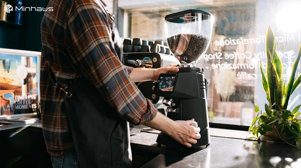 Các chất liệu cối xay trong máy xay cà phê phổ biến hiện nay 8 Quán cà phê nhỏ hay mô hình bán cà phê mang đi có thể sử dụng cối xay thép vì giá thành rẻ, đảm bảo chất lượng