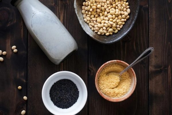 Bí quyết làm sữa hạt mè đen thơm ngon, sánh mịn tại nhà 3 Sữa đậu nành mè đen thơm béo gấp đôi protein
