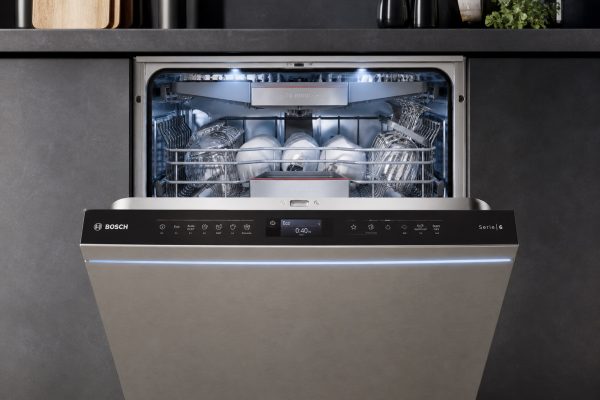 Máy rửa chén Bosch Serie 6 với bảng điều khiển cảm ứng TFT