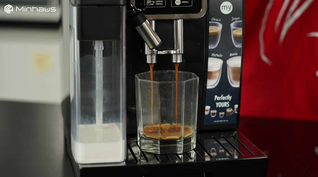 Đánh giá chi tiết máy pha cà phê De'Longhi Dinamica - Có xứng đáng trong tầm giá? 5 Vòi rót có khả năng điều chỉnh độ cao linh hoạt lên tới 13.5 cm