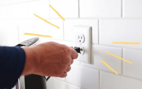 Lò Vi Sóng Bosch Lỗi E3: Nguyên Nhân Chính Xác Và 5 Bước Khắc Phục Tại Nhà 2 Ngắt nguồn điện hoàn toàn — không chỉ tắt nút nguồn — là bước đầu tiên và đơn giản nhất để reset lỗi E3.