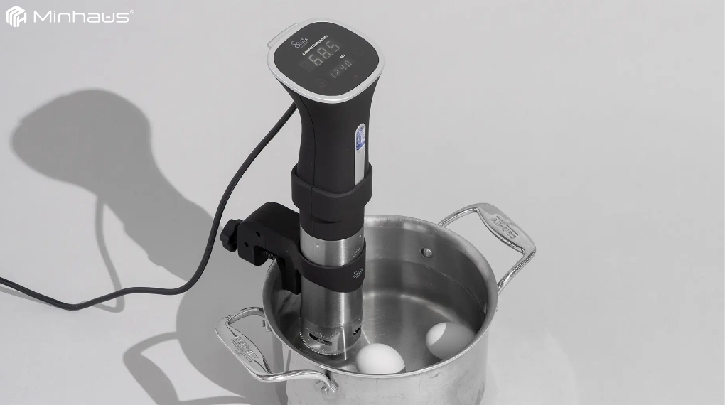 Top 5 dòng máy sous vide tốt nhất trên thị trường hiện nay (năm 2026) 1 Máy sous vide là thiết bị dùng để kiểm soát và duy trì nhiệt độ nước chính xác