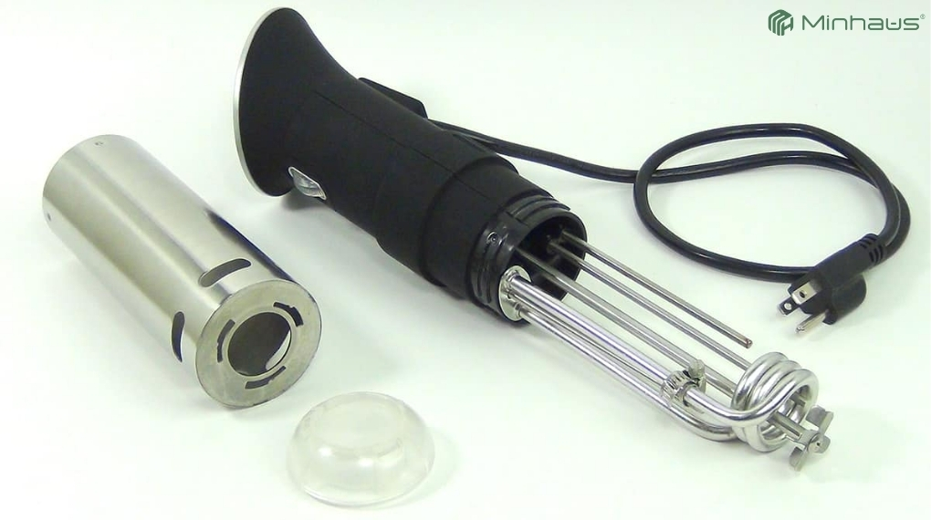 Hướng dẫn cách vệ sinh máy sous vide đúng cách tại nhà 3 Nên dùng khăn mềm thấm nước sạch để lau toàn bộ phần thân máy sau mỗi lần sử dụng