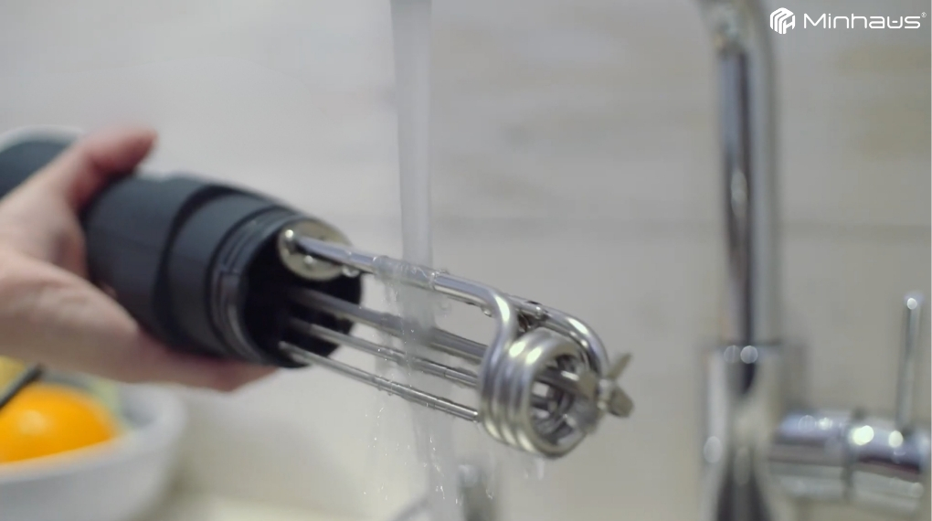 Máy sous vide Lacor Gourmet có gì nổi bật? Đánh giá chi tiết 9 Người dùng nên lau sạch thân máy bằng khăn mềm và làm sạch bộ phận gia nhiệt