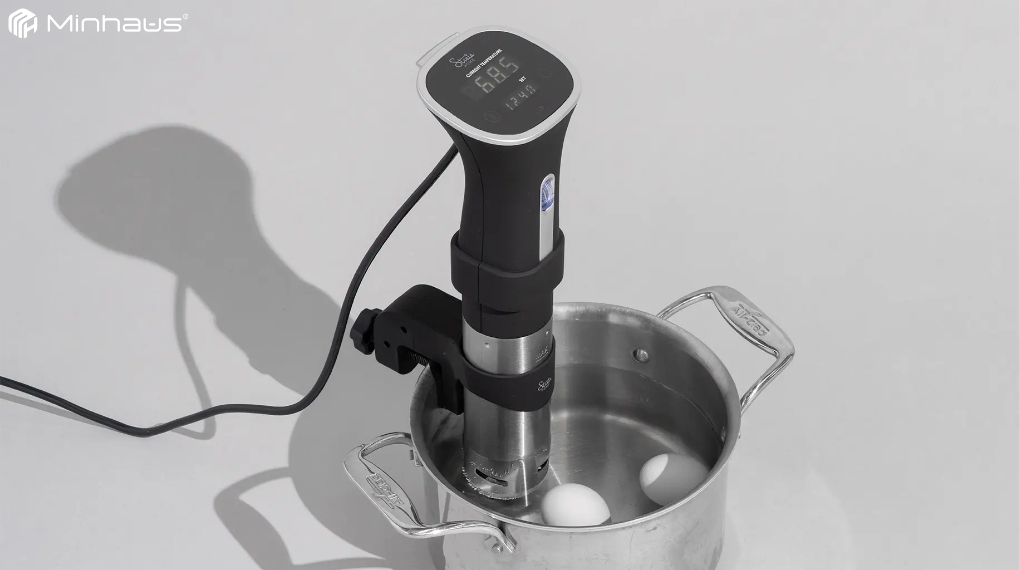 Bí quyết chọn máy sous vide chất lượng: 9 tiêu chí quan trọng 7 Thanh gia nhiệt máy sous vide thường được làm thép không gỉ (Inox 304)