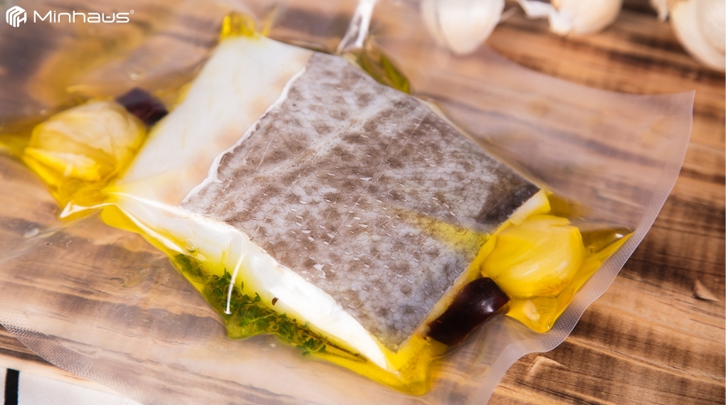 Bảo quản thực phẩm sous vide đúng cách: Hướng dẫn chi tiết cho người mới 5 Không nên mở túi hút chân không trước khi hâm nóng