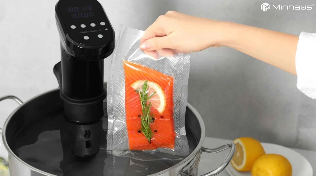 7 lỗi khi dùng máy sous vide và cách khắc phục hiệu quả 5 Máy sous vide đang chạy thì tự tắt mà không có thao tác từ người dùng