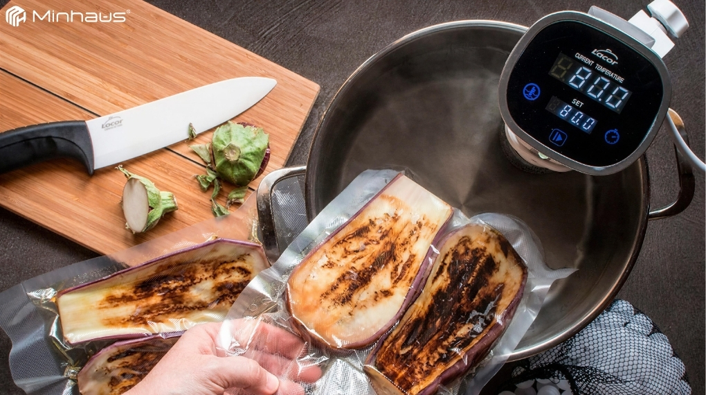 Bảo quản thực phẩm sous vide đúng cách: Hướng dẫn chi tiết cho người mới 9 Nên sử dụng túi hút chân không chuyên dụng được làm từ polyethylene (PE) kết hợp với polyamide (PA/nylon)