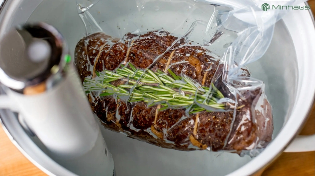 Bảo quản thực phẩm sous vide đúng cách: Hướng dẫn chi tiết cho người mới 1 Bảo quản thực phẩm sous vide đúng cách giúp duy trì hương vị, kết cấu món ăn và đảm bảo an toàn