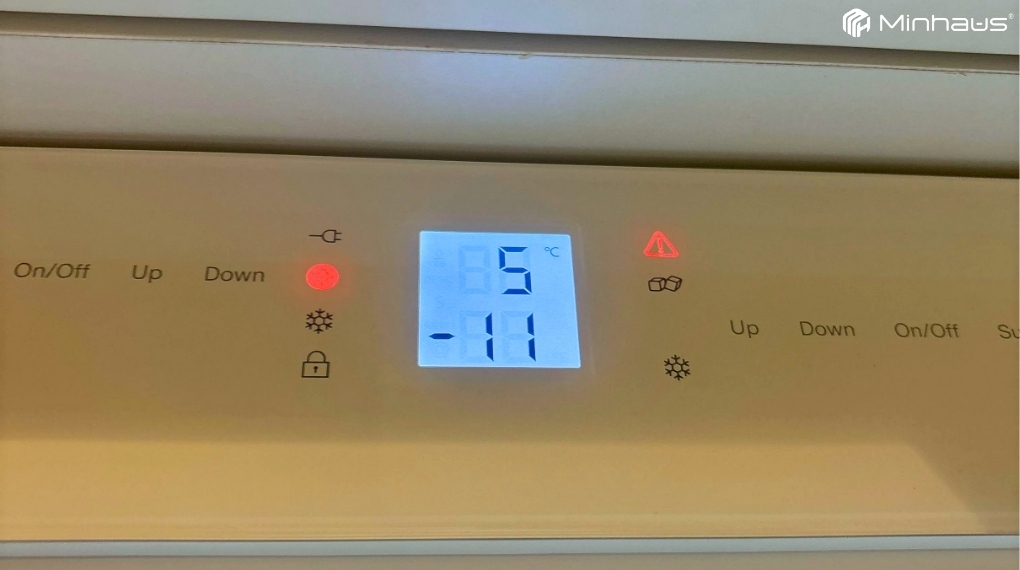 Tổng hợp mã lỗi tủ lạnh Miele thường gặp và cách xử lý 5 Lỗi tủ lạnh Miele - Đèn Alarm màu đỏ nhấp nháy kèm tiếng chuông cảnh báo nhiệt độ bên trong đang tăng