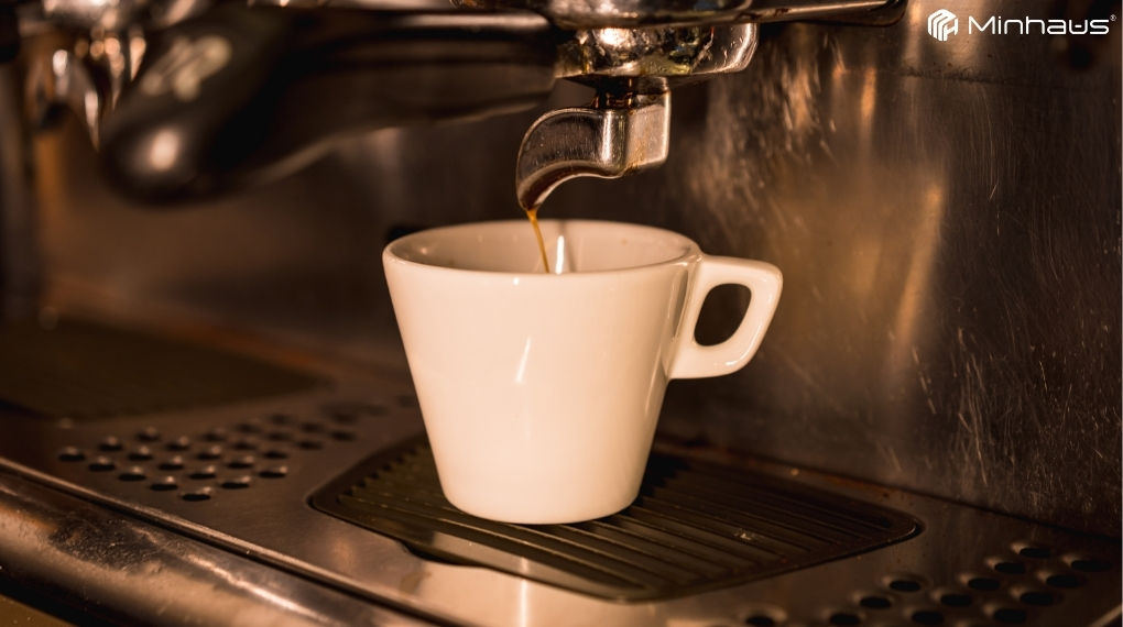 Cà phê Decaf là gì? Sự thật về loại cà phê ít caffeine đang được ưa chuộng 13 Có thể dùng hạt Decaf cho các dòng máy pha cà phê gia đình hoặc máy pha chuyên nghiệp để pha Espresso