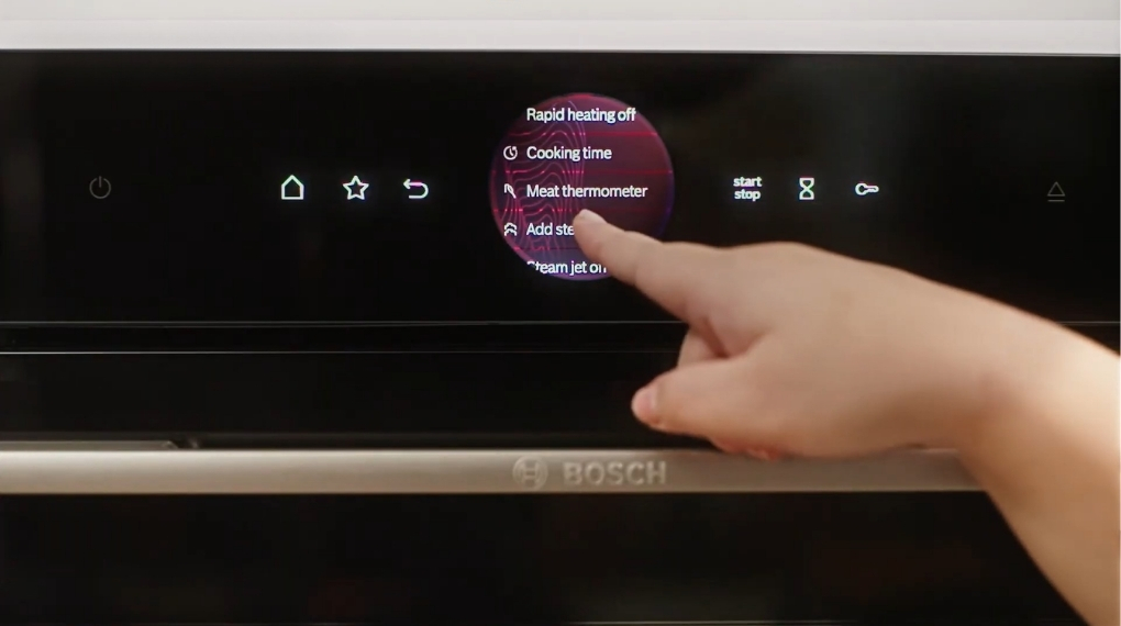 Tính năng Added Steam trên lò nướng Bosch là gì? Công dụng và cách dùng 8 Nhấn chọn biểu tượng tính năng Added Steam trên màn hình