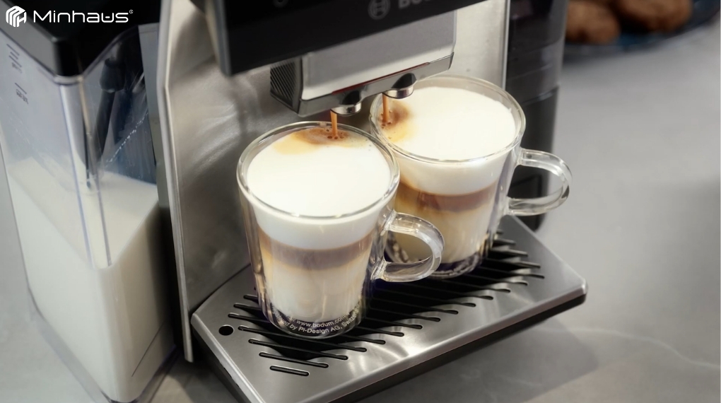 Đánh giá chi tiết máy pha cà phê Bosch TQE80703 Vero Cafe Series 8 9 Chức năng OneTouch DoubleCup có thể pha đồng thời hai tách đồ uống bất kỳ chỉ với một lần nhấn nút