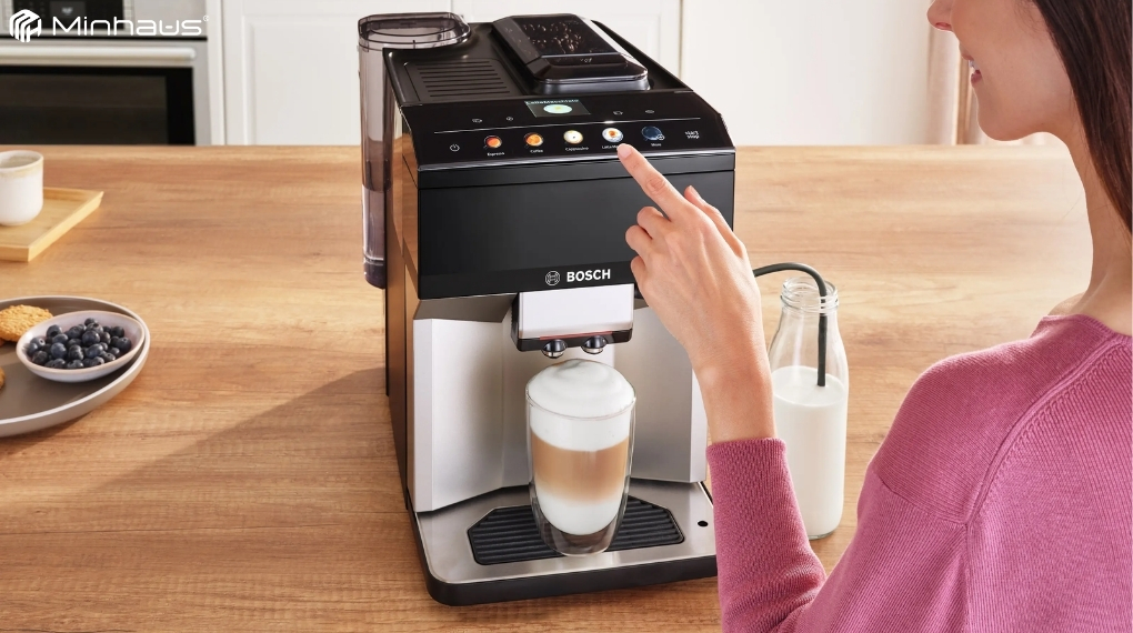 Review chi tiết máy pha cà phê Bosch TPE40307 Series 4 VeroCafe 7 Máy pha cà phê Bosch TPE40307 có bảng điều khiển trực quan, dễ sử dụng